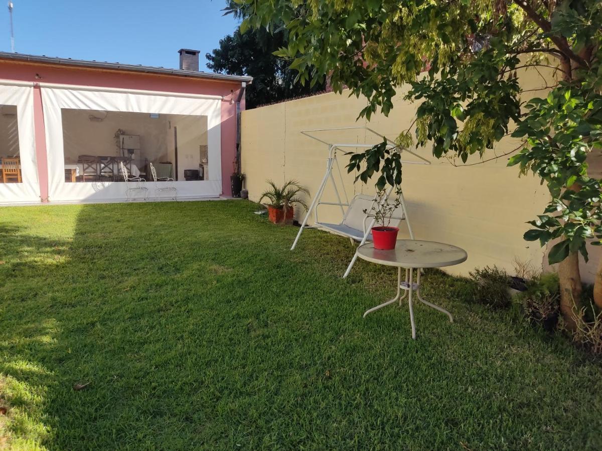 Casita Casa Con Parque, Estacionamiento Y Pileta En Tigre Villa Luaran gambar